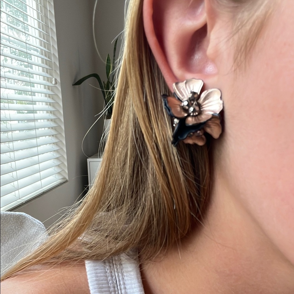 Stella & Dot Flower Power Earring Set - Picture 8 of 8